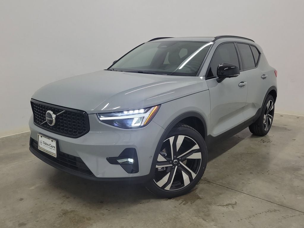 2026 Volvo XC40 B5 Plus