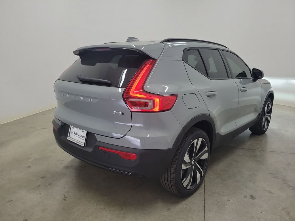 2026 Volvo XC40 B5 Plus