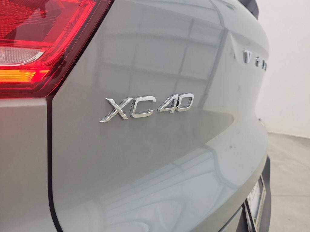 2026 Volvo XC40 B5 Plus