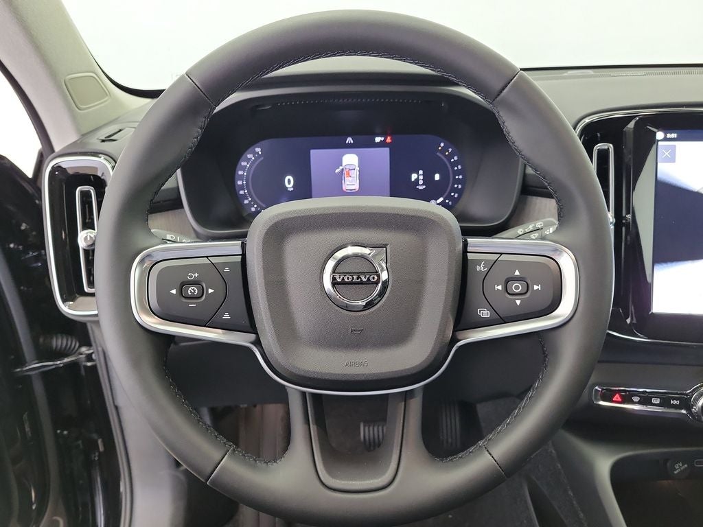 2026 Volvo XC40 B5 Plus