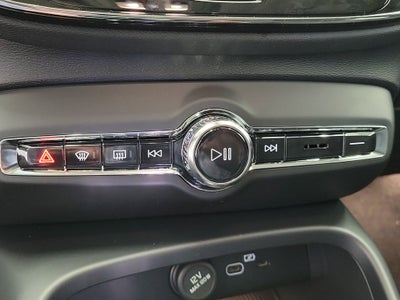 2026 Volvo XC40 B5 Plus