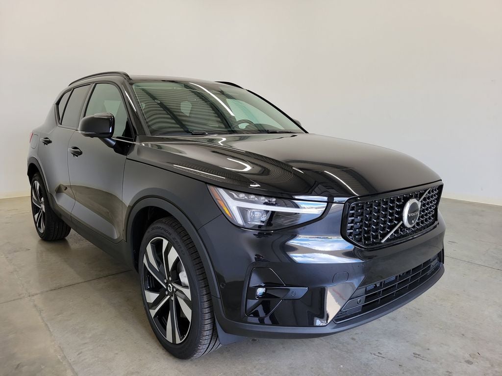 2026 Volvo XC40 B5 Plus