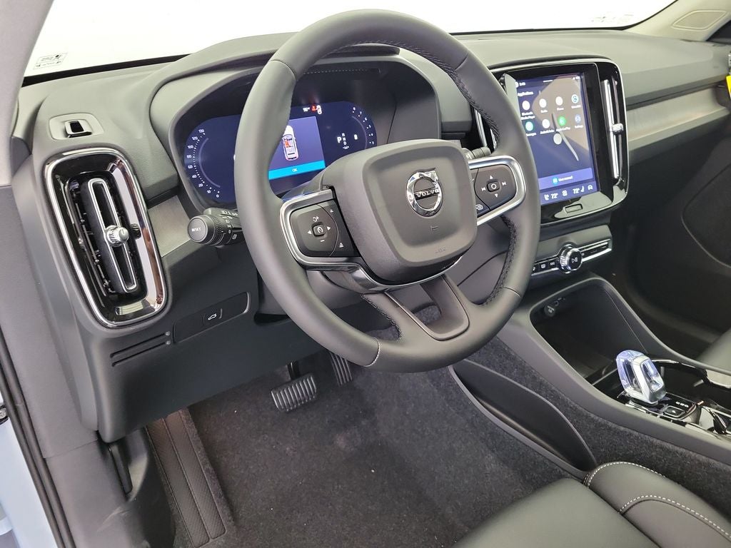 2026 Volvo XC40 B5 Plus