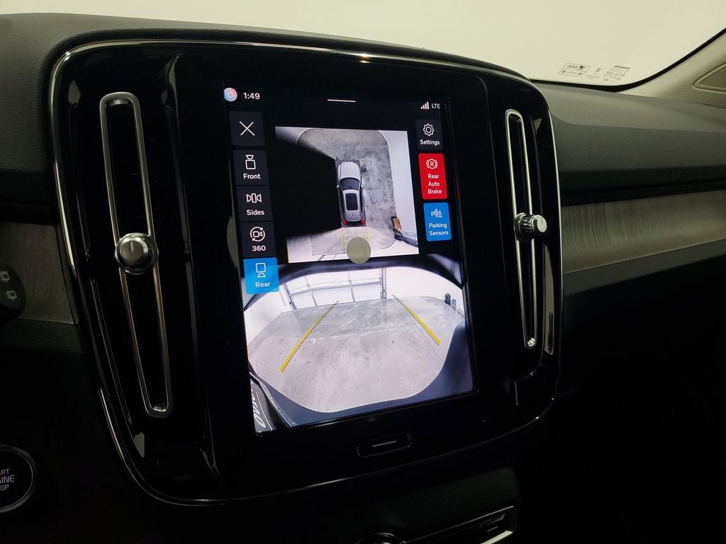 2026 Volvo XC40 B5 Plus