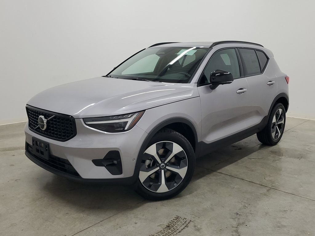 2026 Volvo XC40 B5 Plus