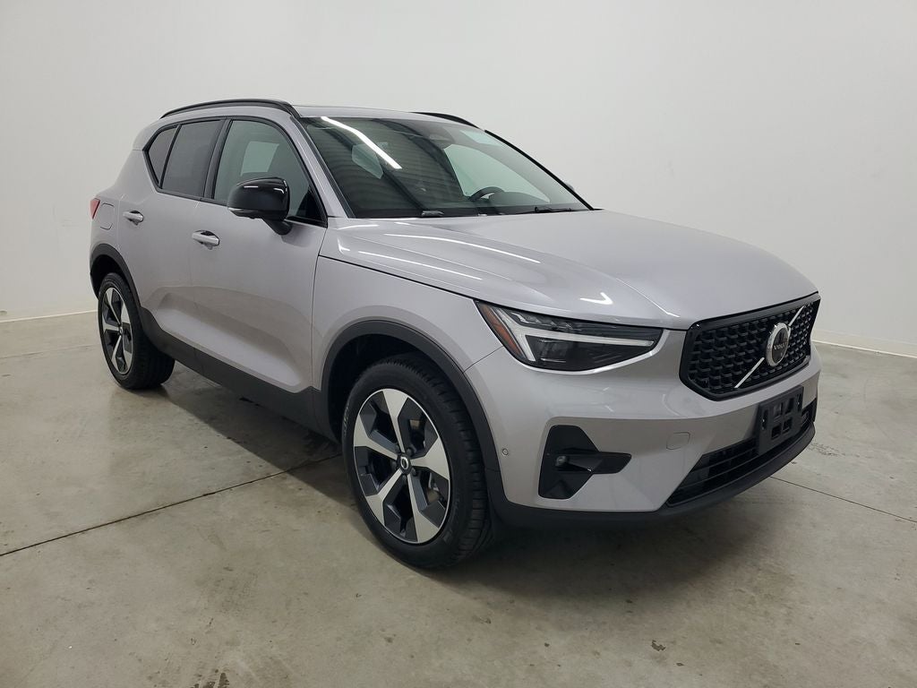 2026 Volvo XC40 B5 Plus