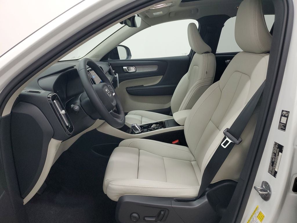 2026 Volvo XC40 B5 Plus