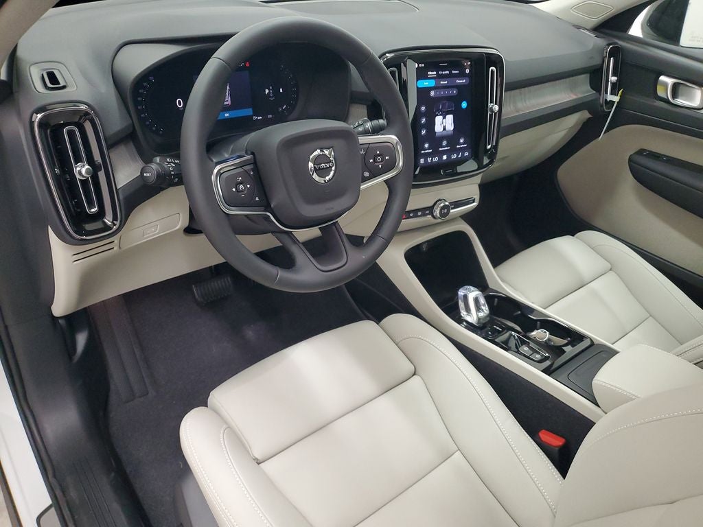 2026 Volvo XC40 B5 Plus