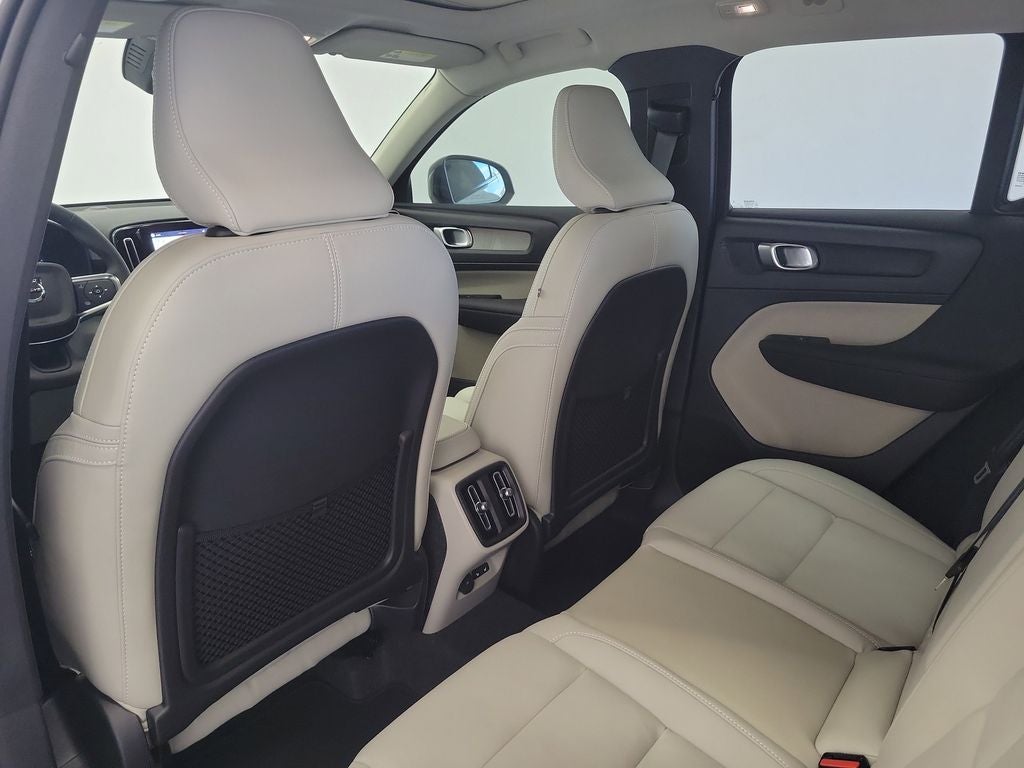 2026 Volvo XC40 B5 Plus