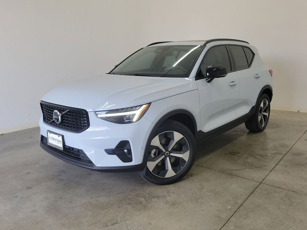 2026 Volvo XC40 B5 Plus