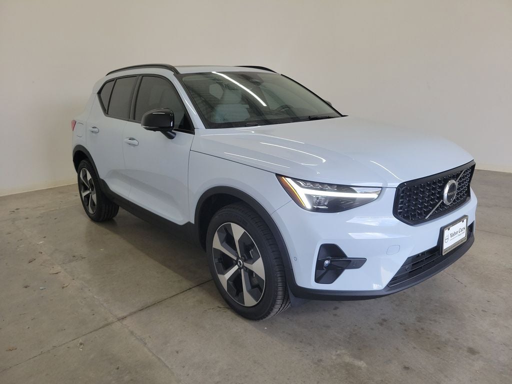 2026 Volvo XC40 B5 Plus