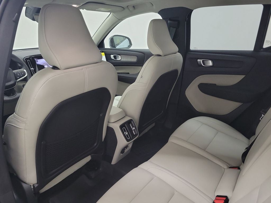 2026 Volvo XC40 B5 Plus