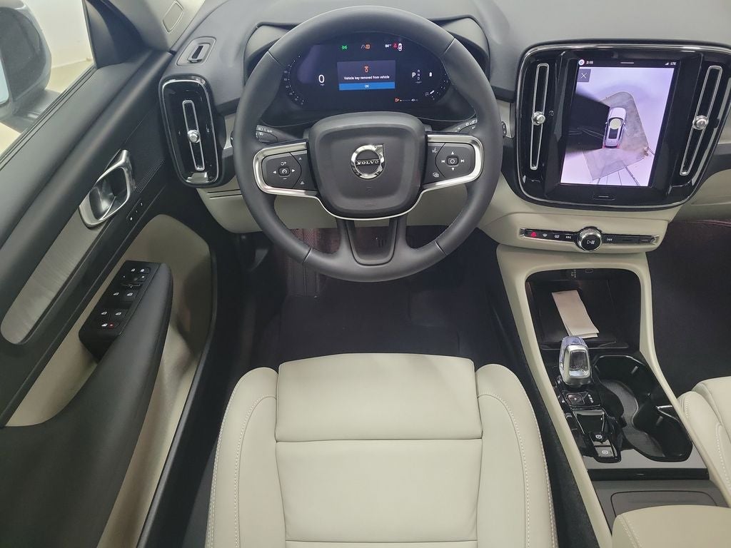 2026 Volvo XC40 B5 Plus