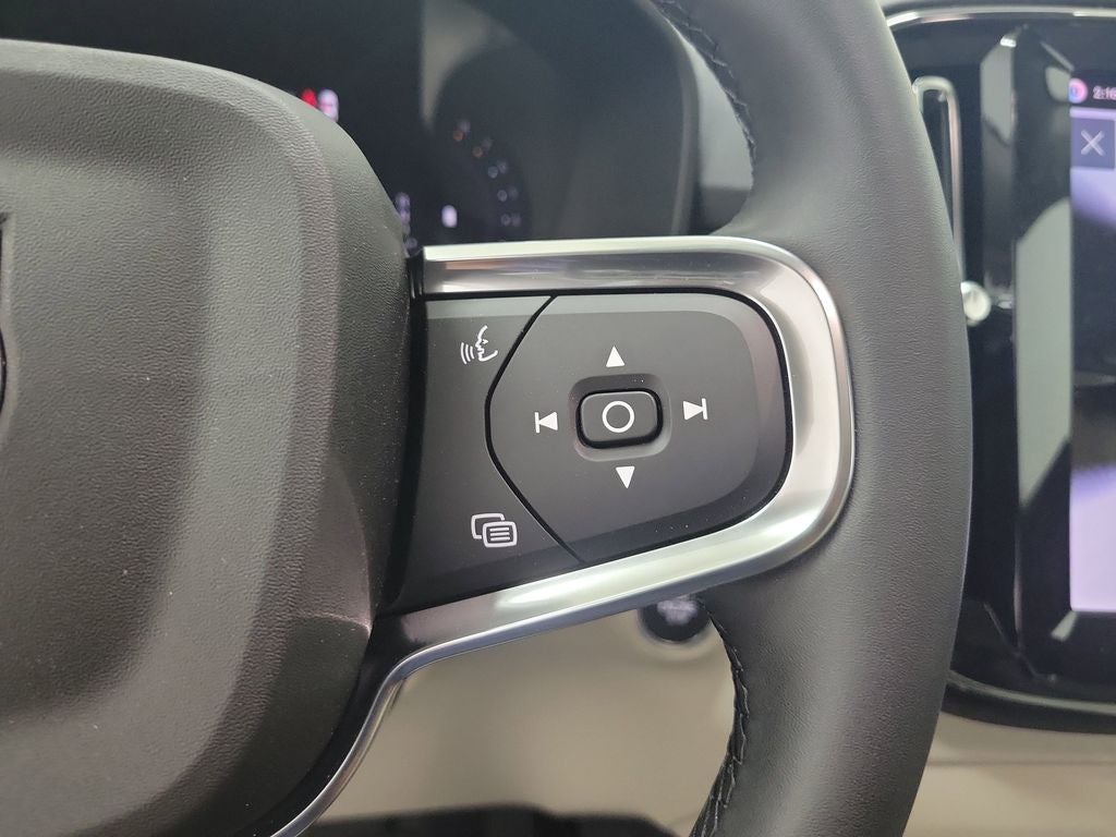2026 Volvo XC40 B5 Plus