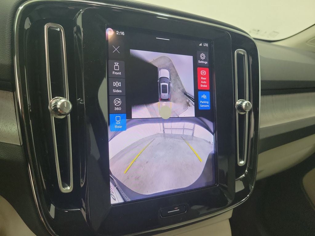 2026 Volvo XC40 B5 Plus