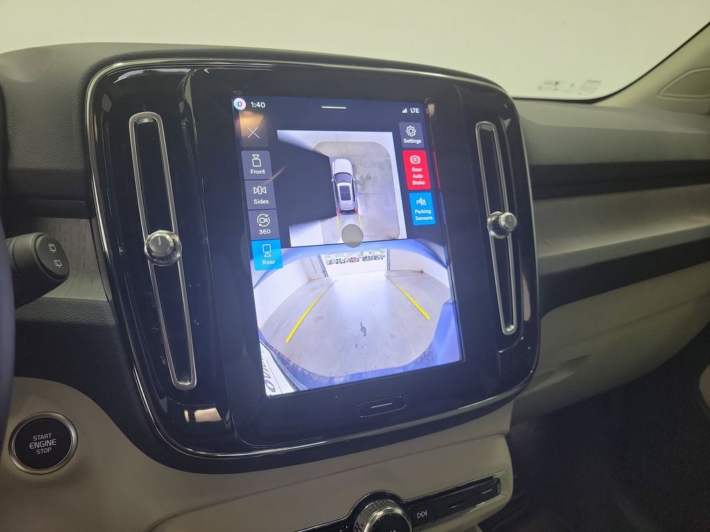 2026 Volvo XC40 B5 Plus