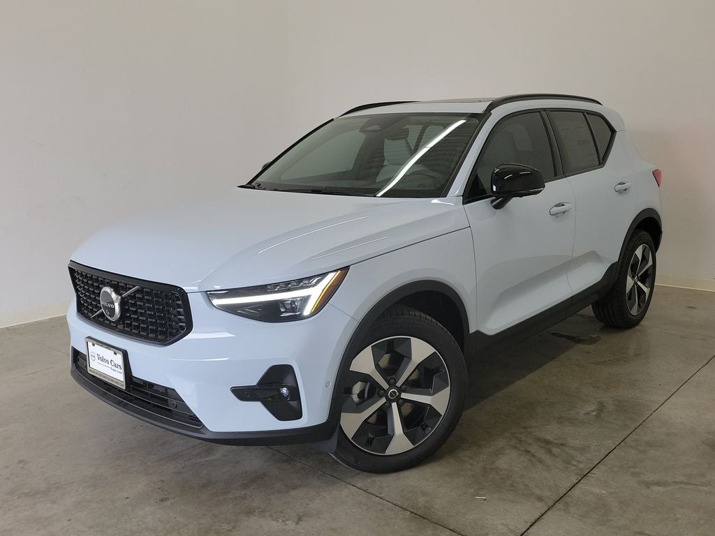 2026 Volvo XC40 B5 Plus