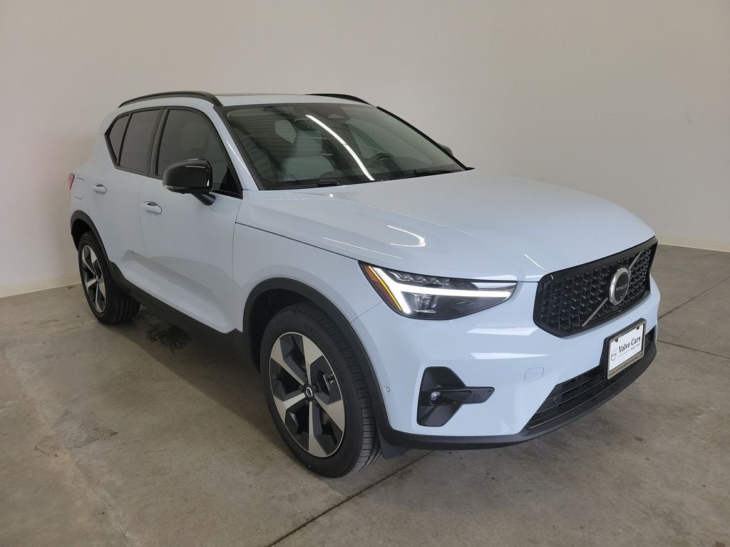 2026 Volvo XC40 B5 Plus