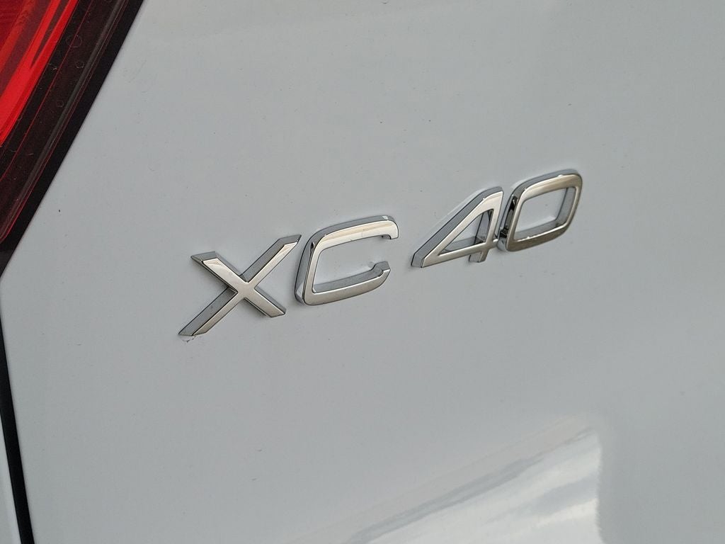 2026 Volvo XC40 B5 Plus