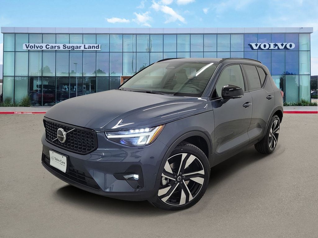 2026 Volvo XC40 B5 Plus