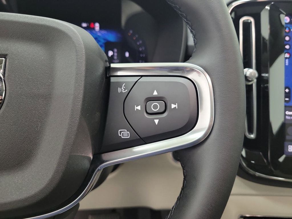 2026 Volvo XC40 B5 Plus
