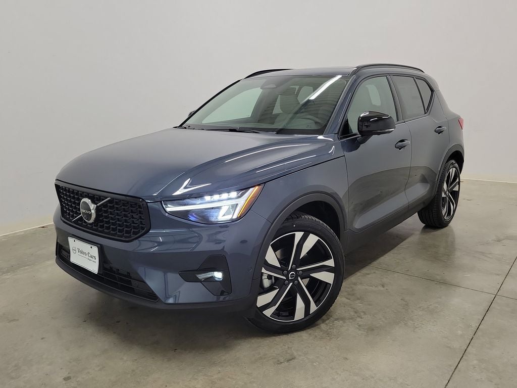 2026 Volvo XC40 B5 Plus