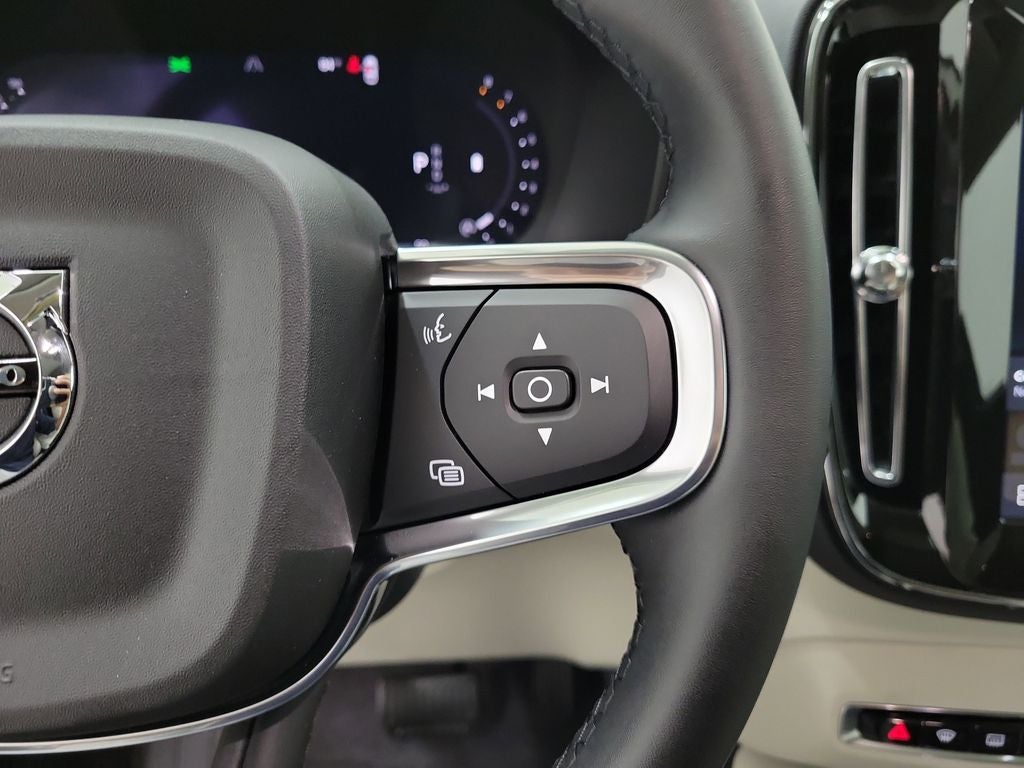 2026 Volvo XC40 B5 Plus