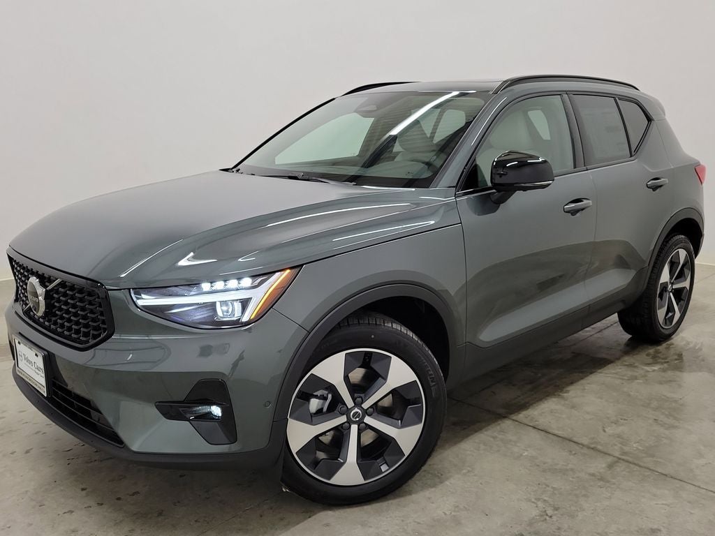 2026 Volvo XC40 B5 Plus