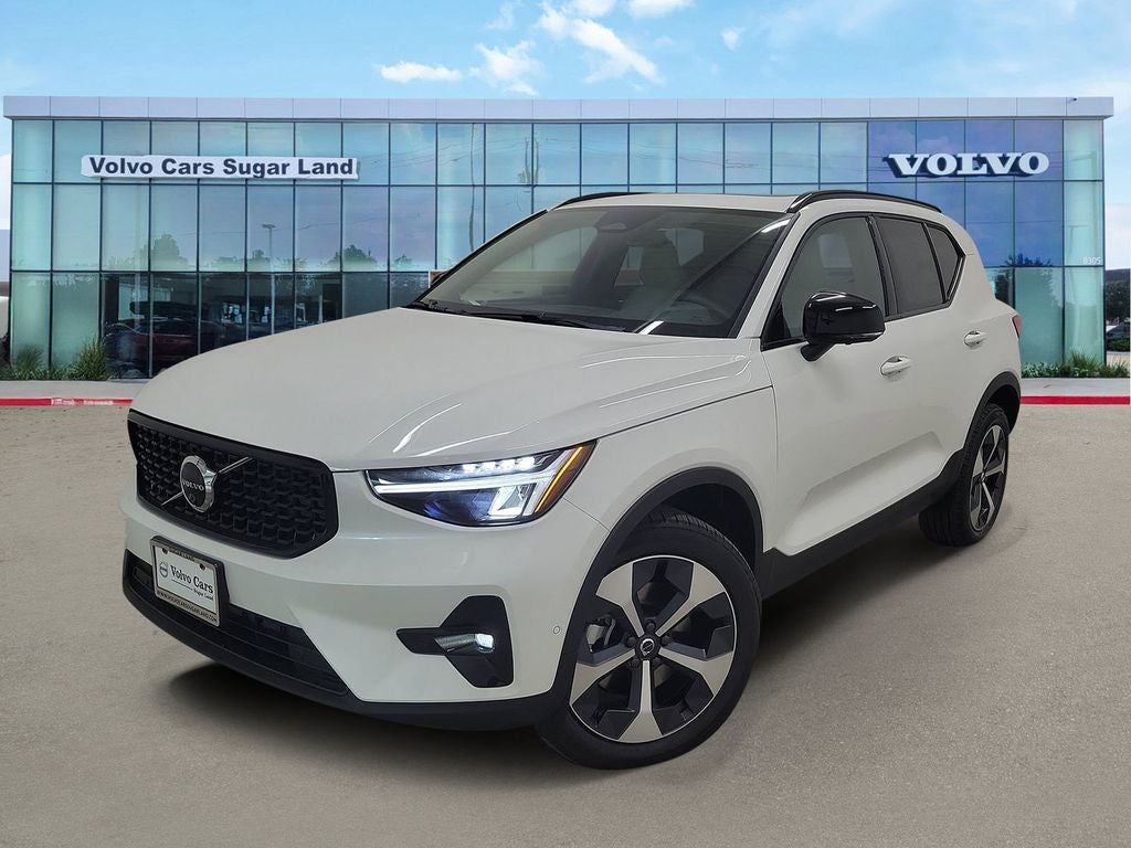 2026 Volvo XC40 B5 Plus