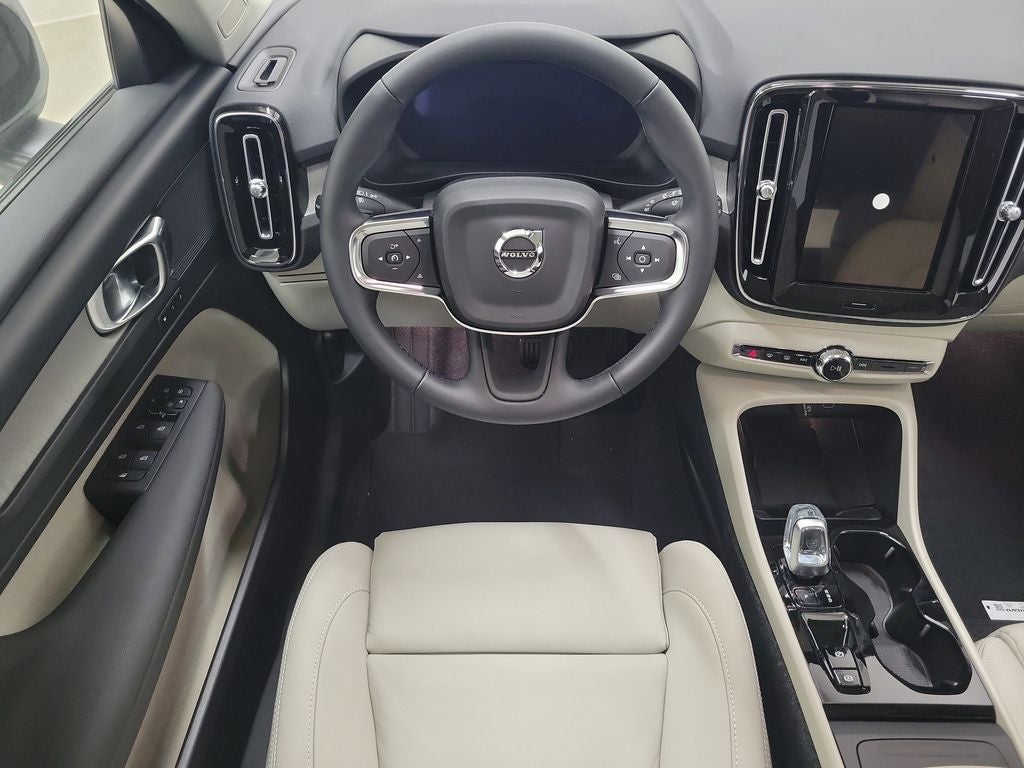 2026 Volvo XC40 B5 Plus