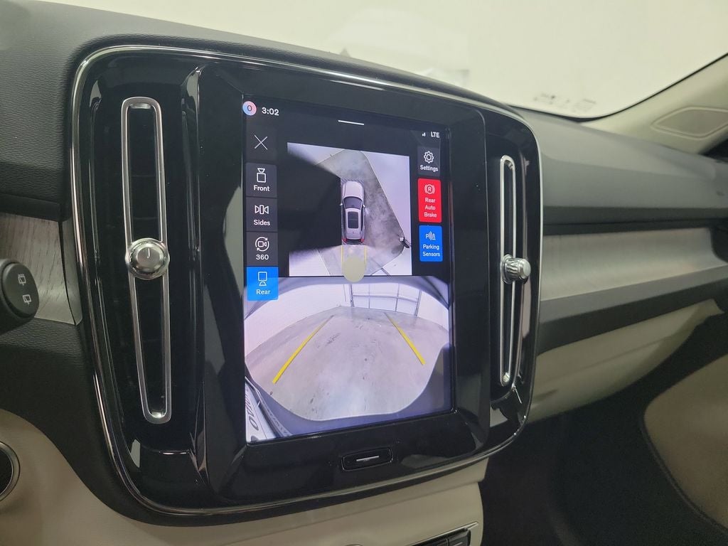 2026 Volvo XC40 B5 Plus