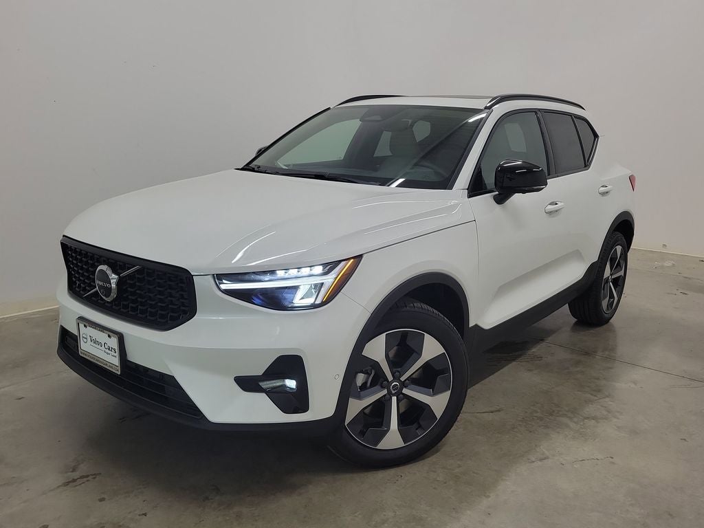 2026 Volvo XC40 B5 Plus