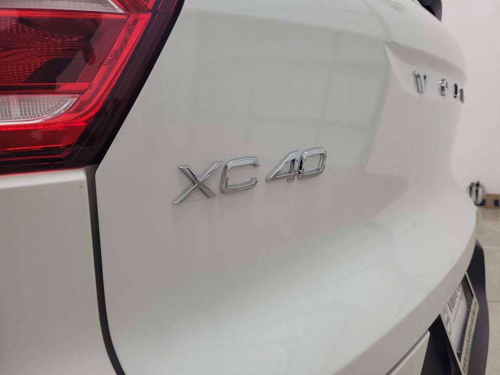 2026 Volvo XC40 B5 Plus