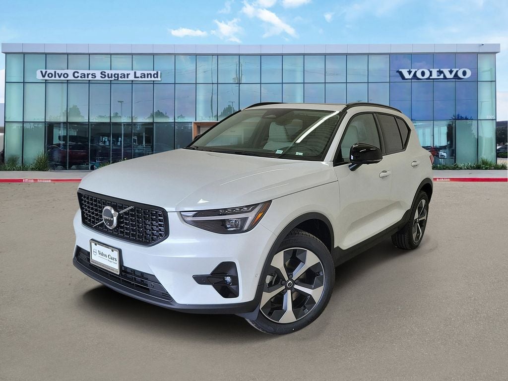 2026 Volvo XC40 B5 Plus