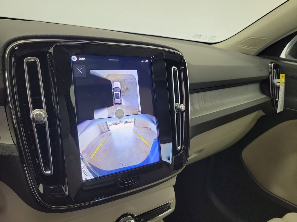 2026 Volvo XC40 B5 Plus