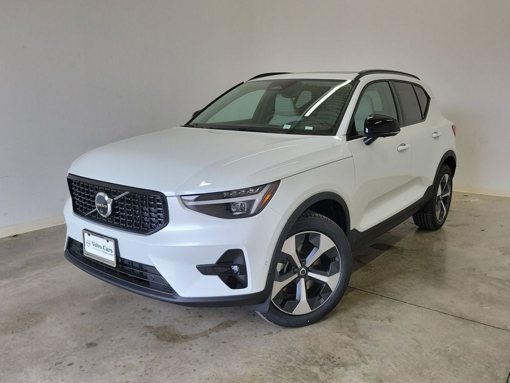 2026 Volvo XC40 B5 Plus