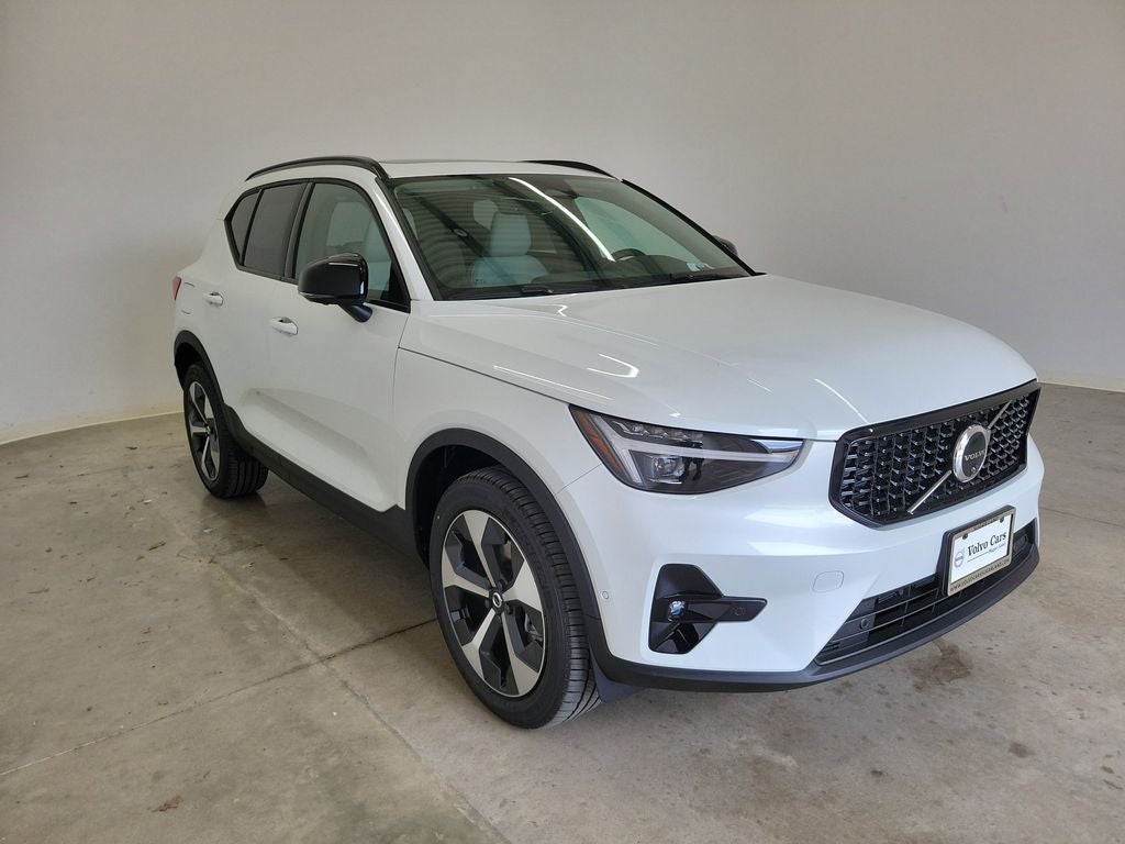 2026 Volvo XC40 B5 Plus