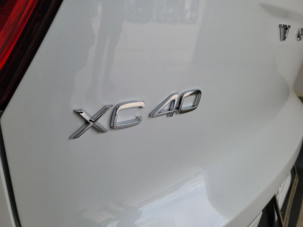 2026 Volvo XC40 B5 Plus