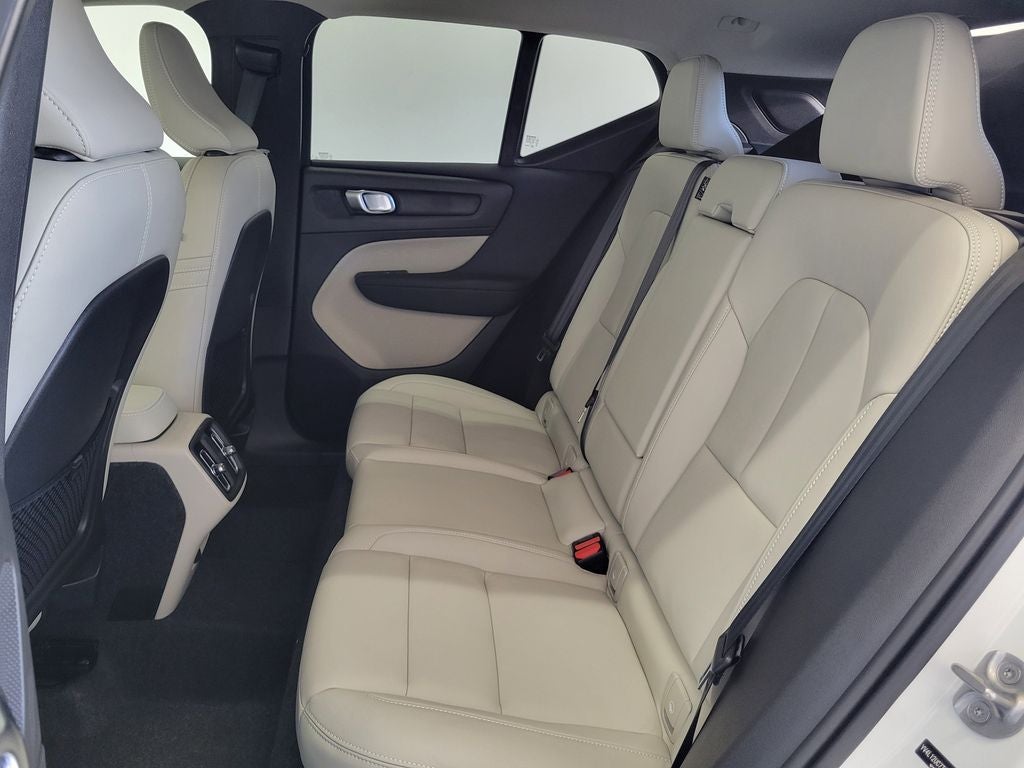 2026 Volvo XC40 PLUS AWD