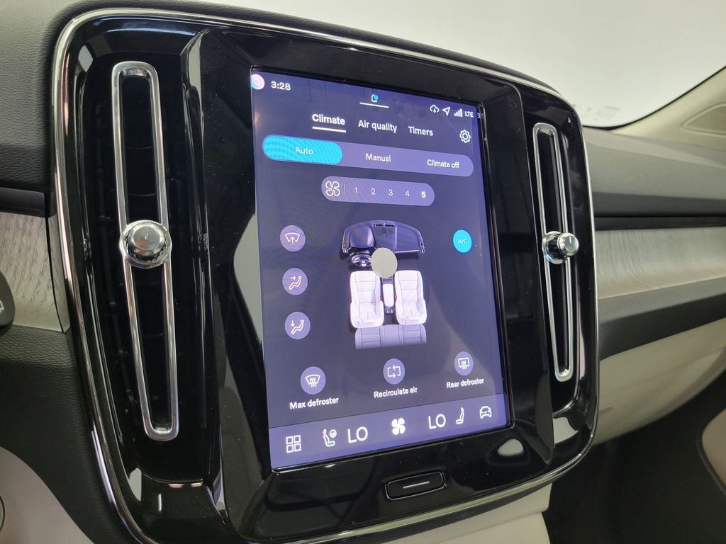 2026 Volvo XC40 PLUS AWD