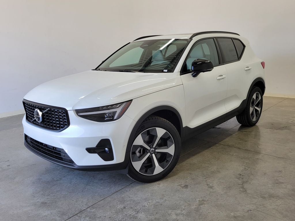 2026 Volvo XC40 PLUS AWD