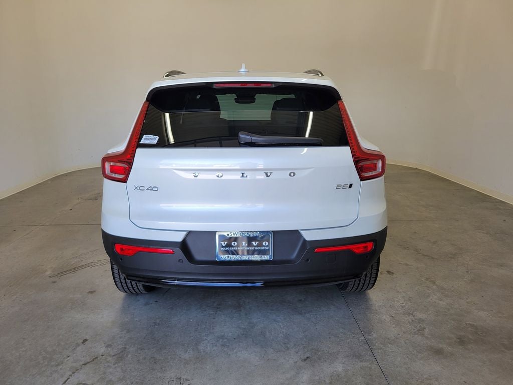 2026 Volvo XC40 PLUS AWD