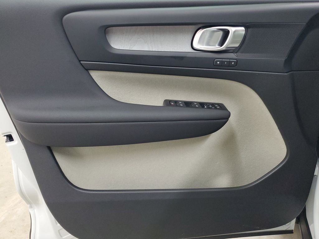 2026 Volvo XC40 B5 Plus