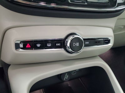 2026 Volvo XC40 B5 Plus