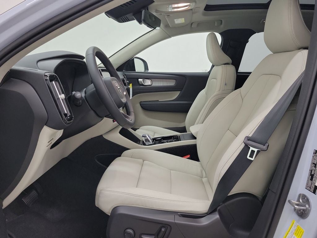 2026 Volvo XC40 B5 Plus