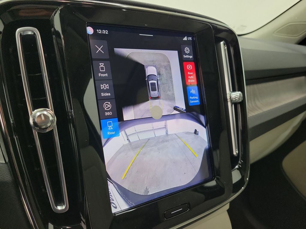 2026 Volvo XC40 B5 Plus