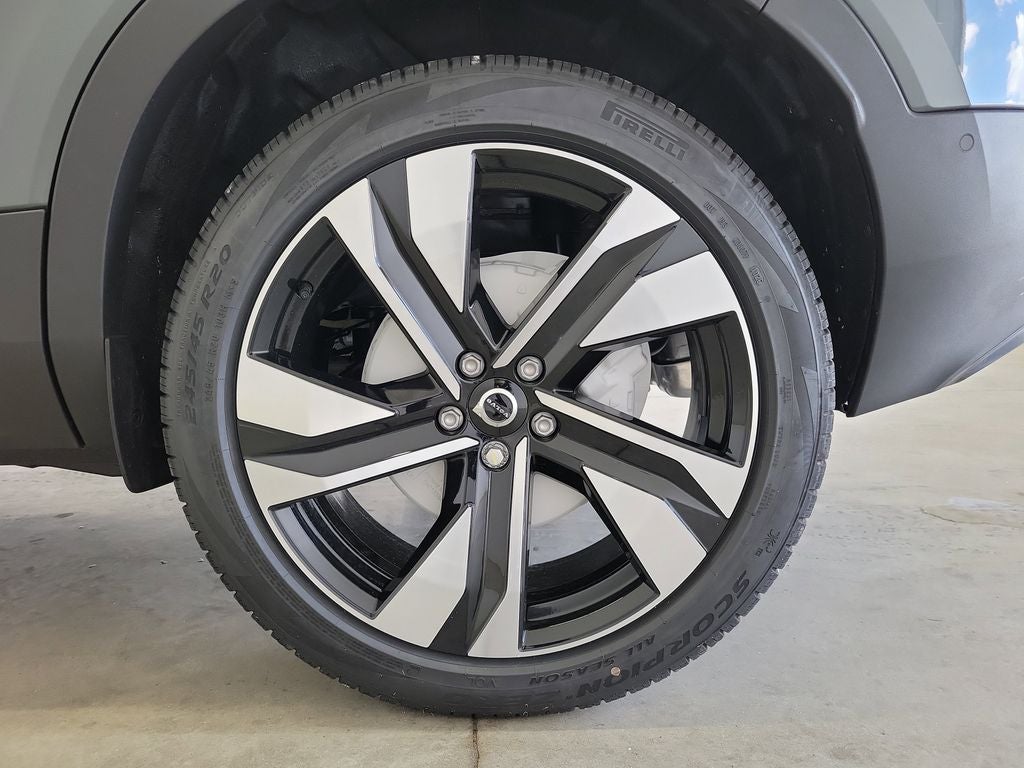 2026 Volvo XC40 B5 Plus