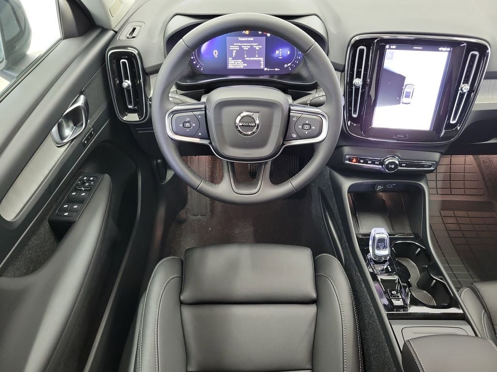 2026 Volvo XC40 B5 Plus
