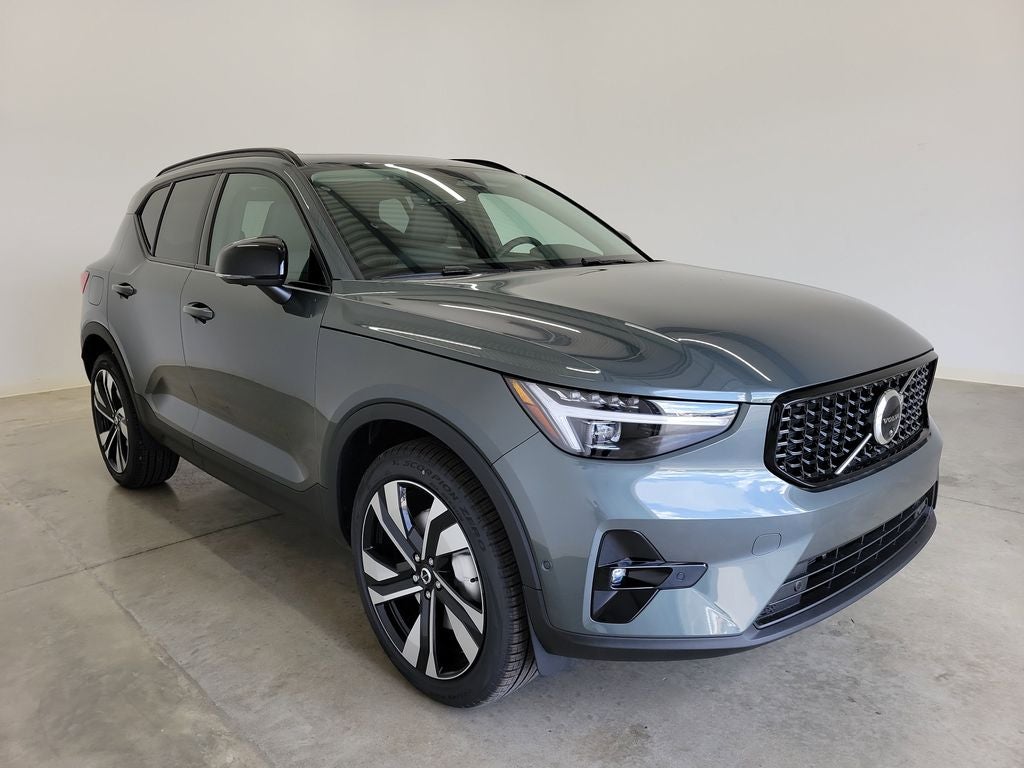 2026 Volvo XC40 B5 Plus