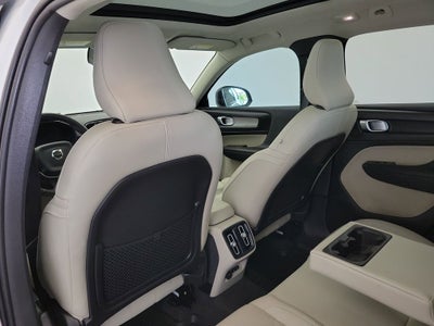 2025 Volvo XC40 B5 Plus Dark Theme